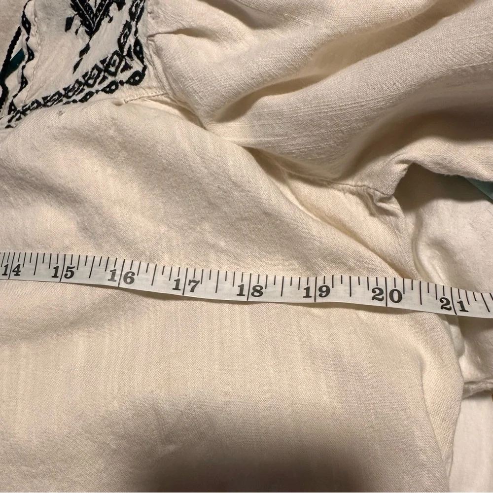 Old Navy‎ Cream Embroidered 3/4 Sleeve Blouse - Picture 12 of 13